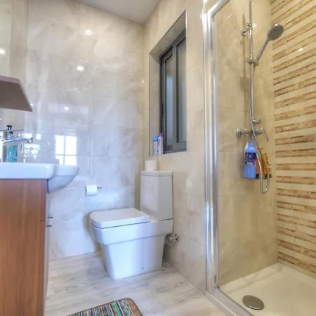 Bright And Nicely Furnished 2 Bedroom Minutes Away From Gozo Ferry Gz-jtan1-1